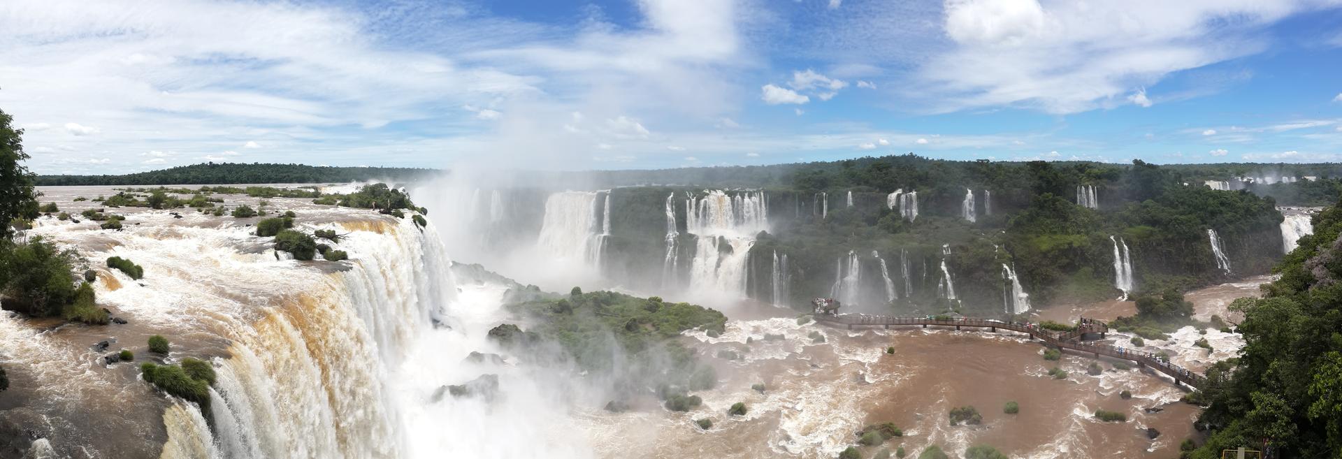 Iguazu-putoukset, Brasilia - Panorama. Näkymä on Brasilian puolella sijainneesta näköalatornista.